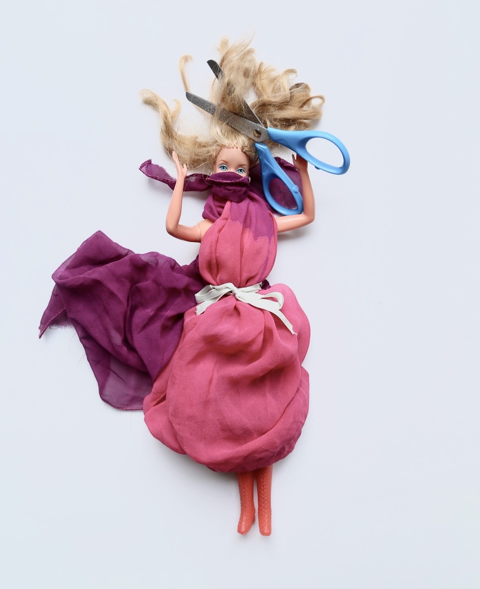 Barbie - Atravesada X: Autodestrucción